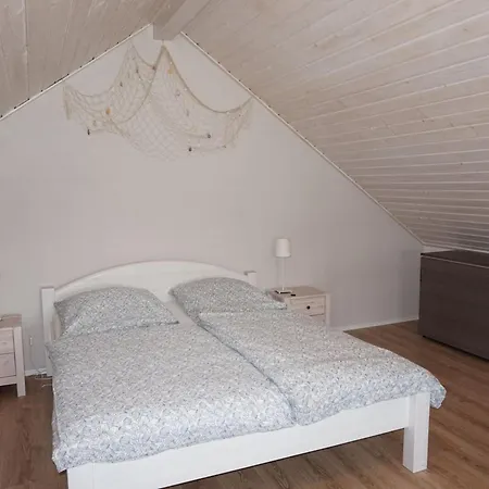 Gemuetliches Schwedenhaeuschen In Guter Lage By Interhome *